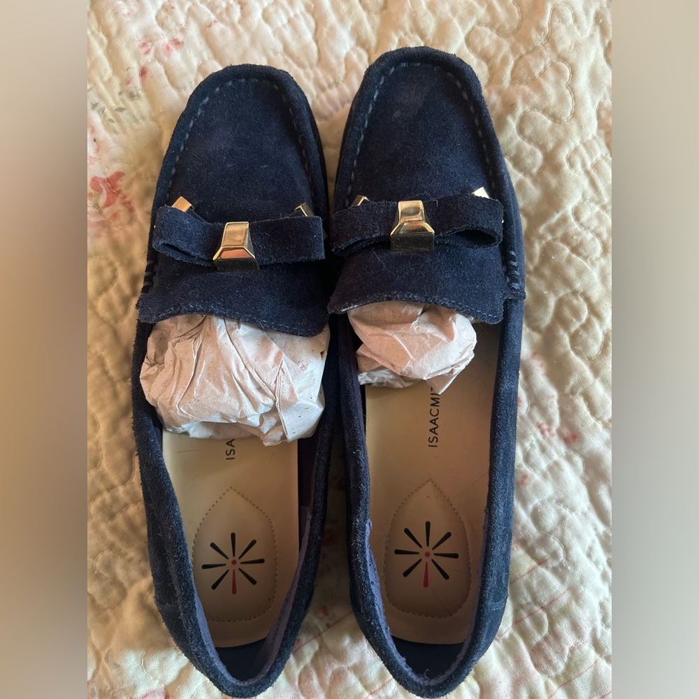 EUC Isaac Mizrahi navy blue suede loafers